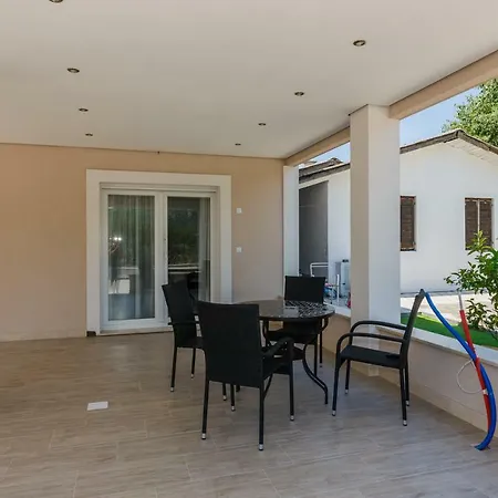 Nikola Appartement *
